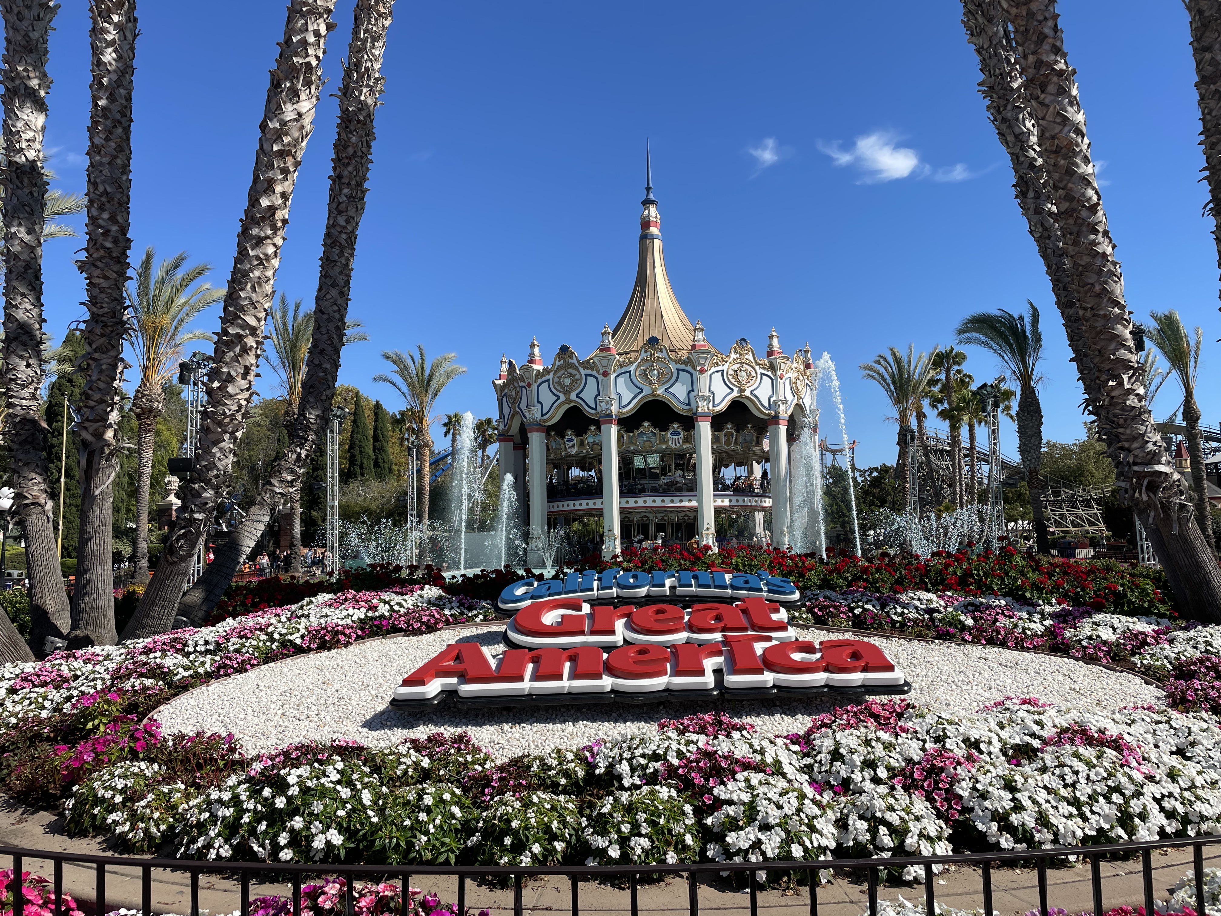 Enterance Sign and fountain