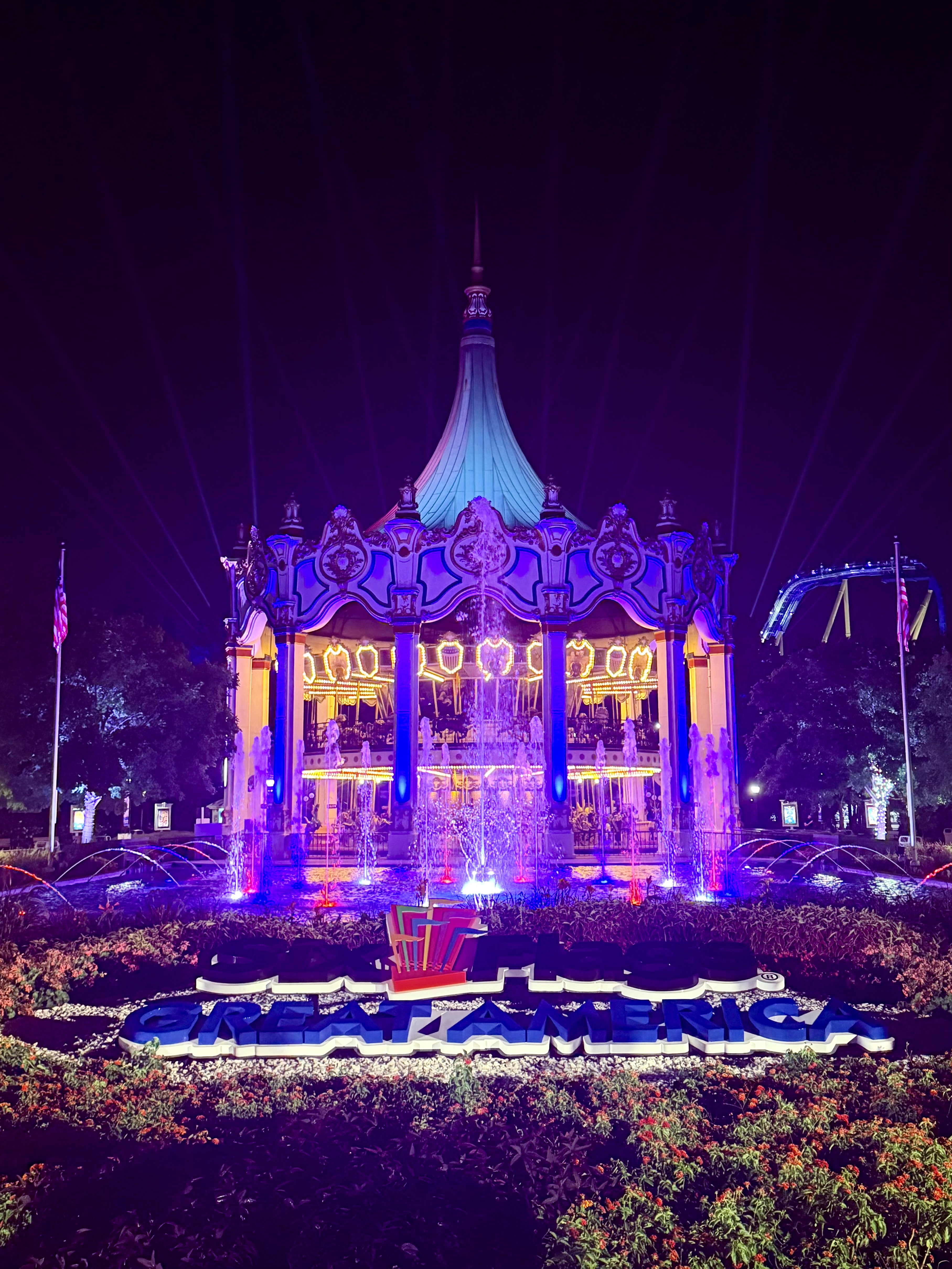 Columbia Carousel at night